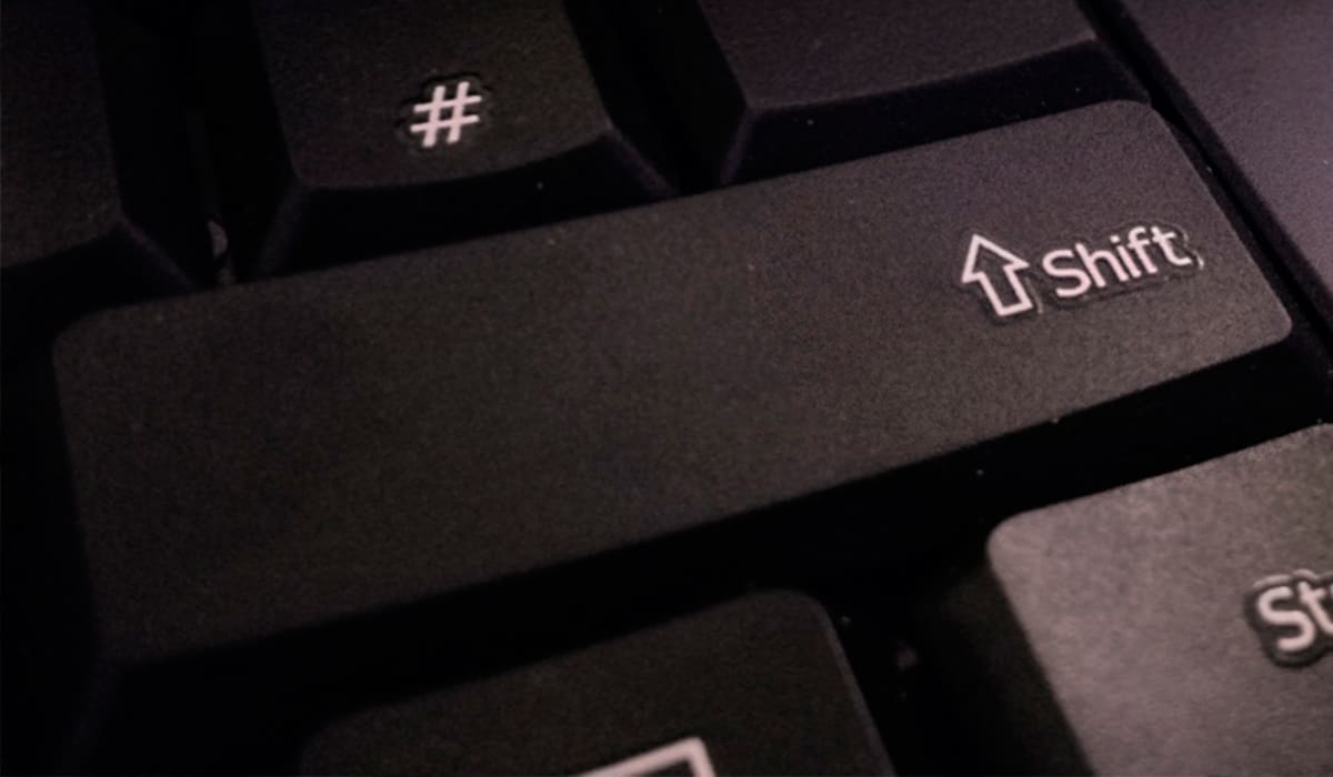 Función de la tecla SHIFT del teclado