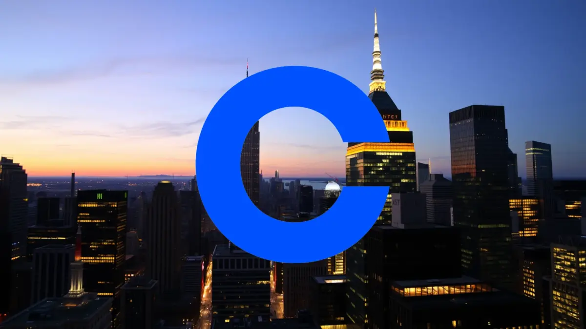 Coinbase: Un cruce de caminos entre la expansión global y la incertidumbre regulatoria