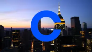 Coinbase: Un cruce de caminos entre la expansión global y la incertidumbre regulatoria