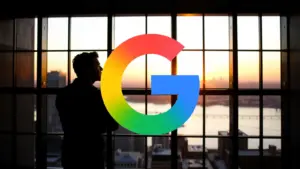 Alphabet Enfrenta un Crucial Desafío Legal en Dos Frentes Simultáneos