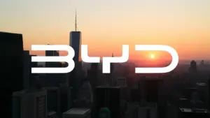 BYD: el récord de julio y la conquista de Europa se cruzan con la llegada del robot Xiao Di